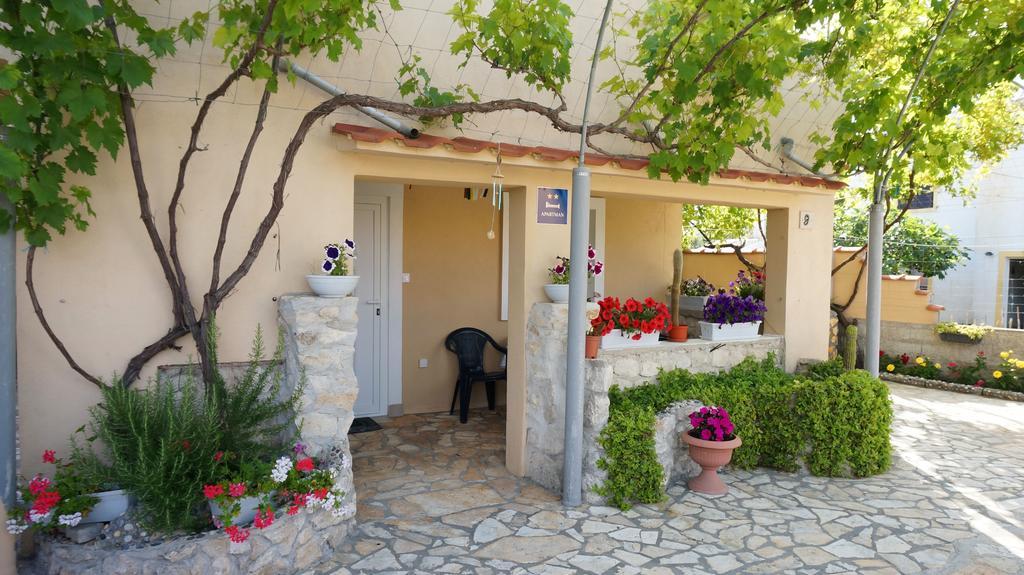 Apartments Red Rose Nin Exterior foto