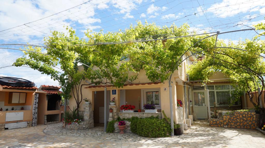 Apartments Red Rose Nin Exterior foto